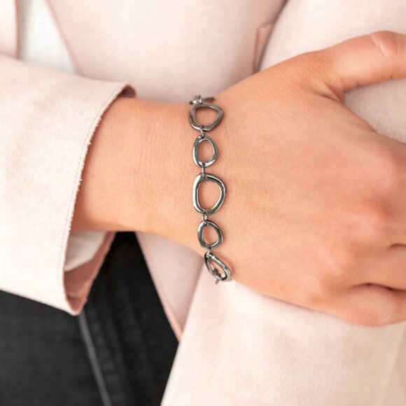 Paparazzi Jewelry Accessories - All That Mod - Black Bracelet - Vintage - Picture 3 of 4